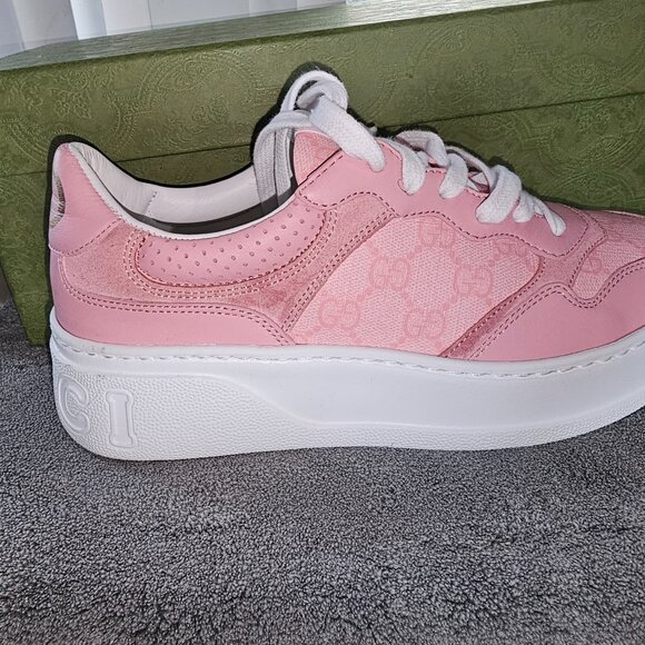 LIKE NEW PINK GUCCI SHOES - Picture 2 of 16